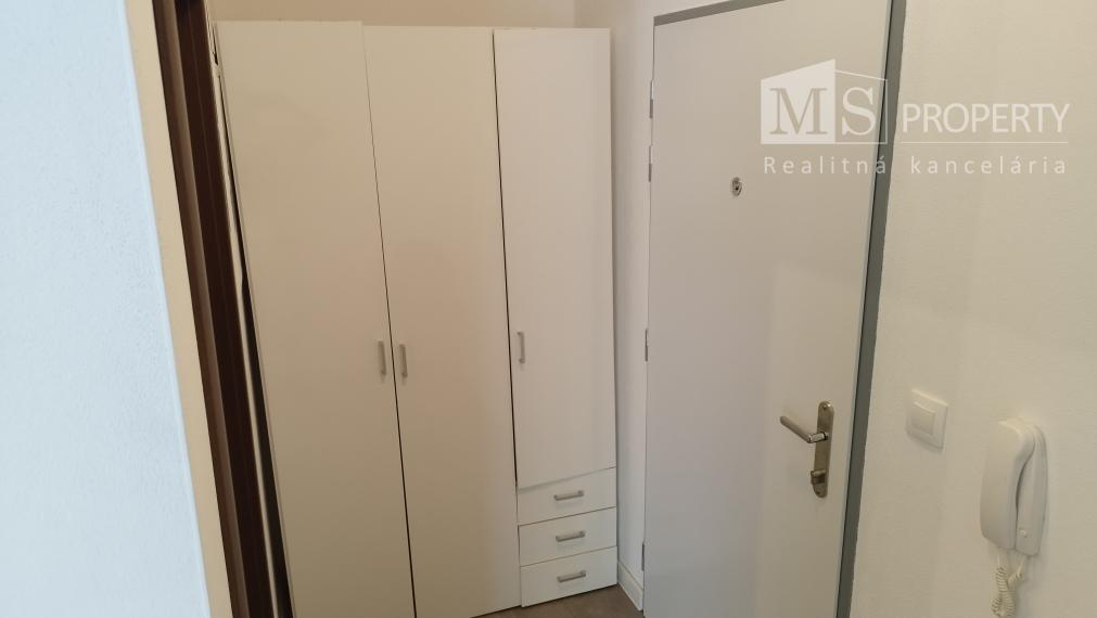 Prenájom 1 izbový byt Martin sídlisko Ľadoveň